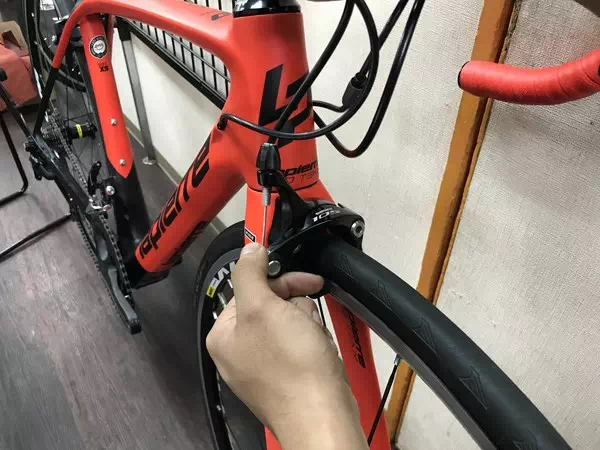 自転車の発送・組み立て工程の説明画像
