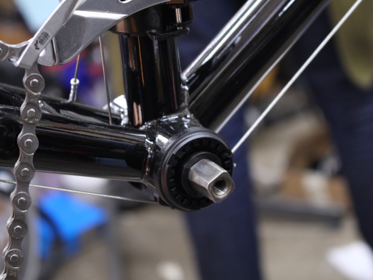 自転車の発送・組み立て工程の説明画像